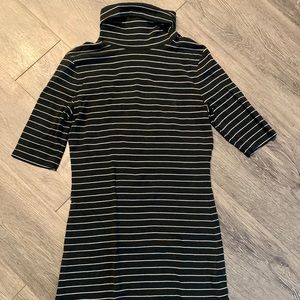 Striped turtle neck with short sleeves
